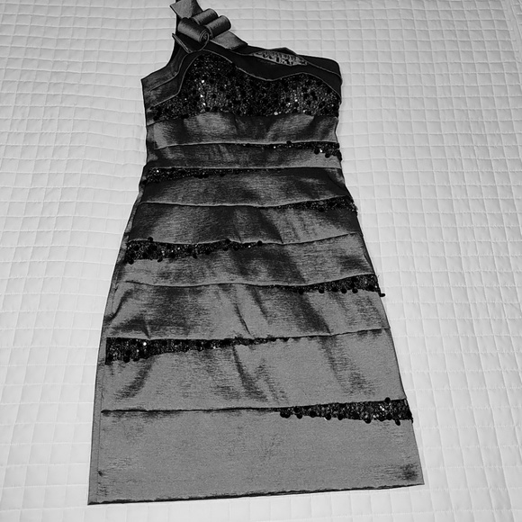 Cachè one shoulder Cocktail Dress - Picture 2 of 3